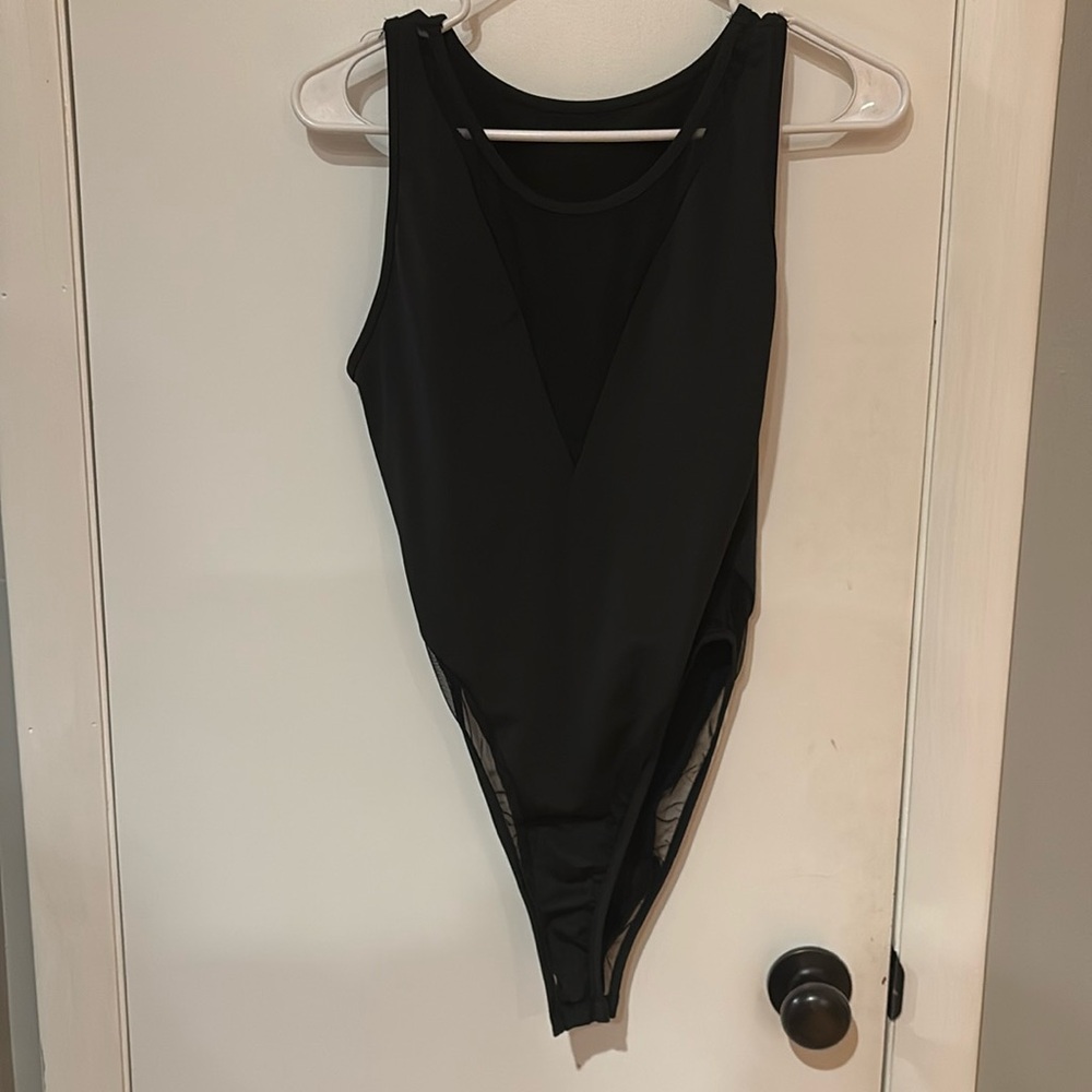 Black top size large body suit